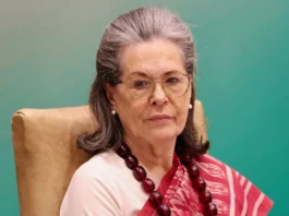 மாணவர்களை எதிரிகளாக நடத்தும் மோடி அரசு – சோனியா காந்தி ஆவேசம்
