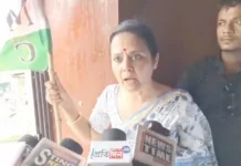 திரிணமூல் காங். எம்.பி. மஹுவா மொய்த்ரா மீது முட்டை வீச்சு