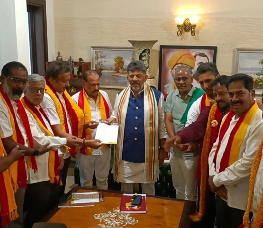 முதல்வரை சந்தித்து மனு