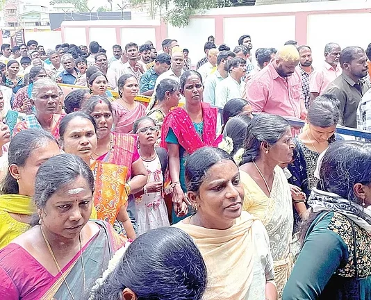 சுதந்திர தின விடுமுறை: பழநி முருகன் கோயிலில் குவிந்த பக்தர்கள்