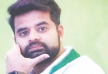 பிரஜ்வலிடம் செல்போன், பென்டிரைவ் பறிமுதல்: சிறை அதிகாரி நீக்கம்