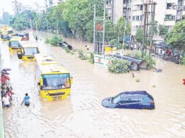 டெல்லியில் கனமழையால் 26 விமானங்கள் ரத்து