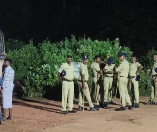 விநாயகர் ஊர்வலத்தின் போது கல்வீச்சு சம்பவம் – போலீஸ் குவிப்பு