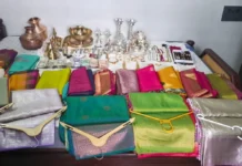 8 லஞ்ச அதிகாரிகள் சிக்கினர்