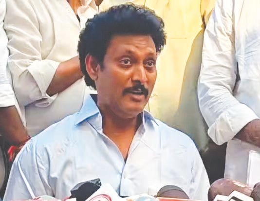 தனியார் பள்ளிகளிடம் ரூ.100 கோடிமுறைகேடு: முன்னாள் அமைச்சர் மகேஷ் ஆஜர்