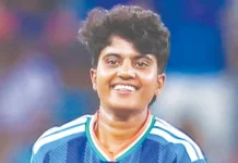 இந்தியா வெற்றி கொண்டாட்டம்: பாகிஸ்தானை 7 விக்கெட் வித்தியாசத்தில் வீழ்த்தியது