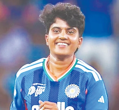 இந்தியா வெற்றி கொண்டாட்டம்: பாகிஸ்தானை 7 விக்கெட் வித்தியாசத்தில் வீழ்த்தியது