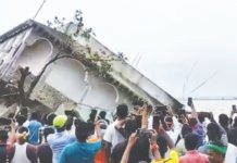 கங்கை நதியில் அடித்து செல்லப்பட்ட கோவில்