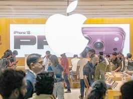 நீண்ட வரிசையில் ஐபோன் 18 வாங்கிய மக்கள்