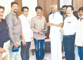 ரஜினியுடன் தென்னிந்திய திரைப்பட எழுத்தாளர் சங்க நிர்வாகிகள் சந்திப்பு