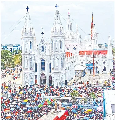 வேளாங்கண்ணி தேர் பவனிபல்லாயிரம் பக்தர்கள் பங்கேற்பு