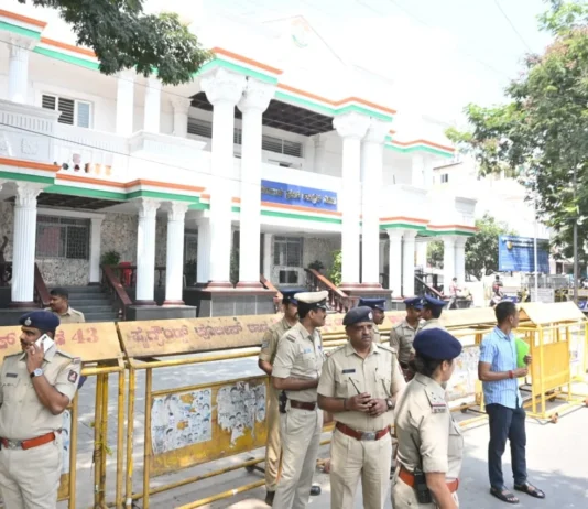 காங்கிரஸ் அலுவலகம் முற்றுகை- பிஜேபி நிர்வாகிகள் கைது