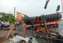 பஸ் லாரி மோதல் 4 பேர் சாவு