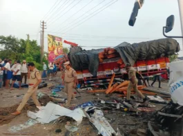 பஸ் லாரி மோதல் 4 பேர் சாவு