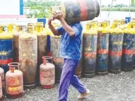 வணிக சிலிண்டர் விலை ரூ.66.50 உயர்வு
