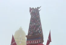 ஸ்ரீ சாமுண்டேஸ்வரி தேரோட்டம்: மைசூர் மகாராஜா குடும்பத்தினர் பங்கேற்பு