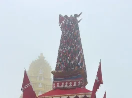 ஸ்ரீ சாமுண்டேஸ்வரி தேரோட்டம்: மைசூர் மகாராஜா குடும்பத்தினர் பங்கேற்பு