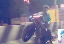 நள்ளிரவு பைக் ரேஸ்: மேம்பாலத்தில் இருந்து விழுந்த இளைஞர் பலி