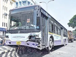 உயர் நீதிமன்றம் அருகே அரசு பஸ் மோதி கார்கள் சேதம்