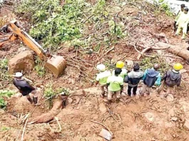 நிலச்சரிவுகளால் பாதிப்பு: ஊட்டி, கொடைக்கானலில் சுற்றுலா தலங்கள் மூடல்
