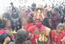 குலசேகரன் பட்டினம் குவிந்த பக்தர்கள்
