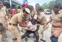 தலைமைத் தேர்தல் ஆணையர் பதவி விலகக் கோரி போராட்டம்